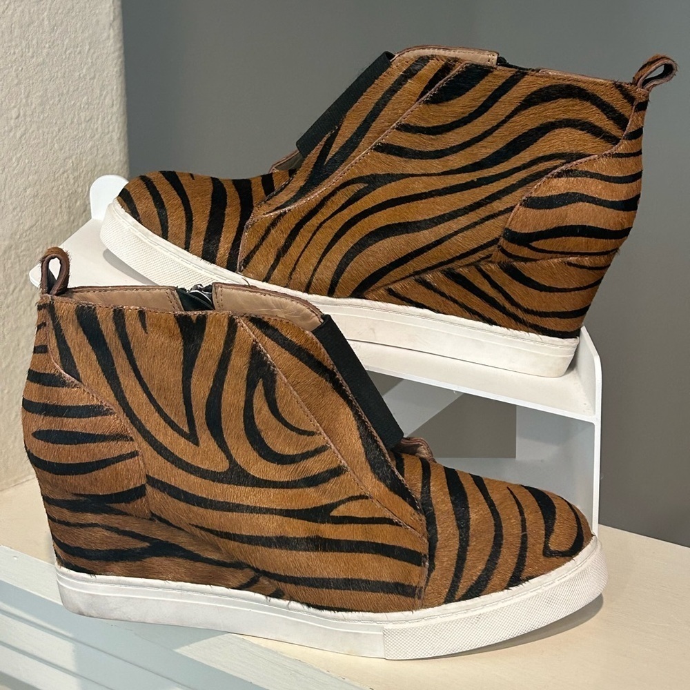 Linea Paola Women's Felicia Wedge Ankle Boot Sneaker Size 5.5 Animal Print Brown
